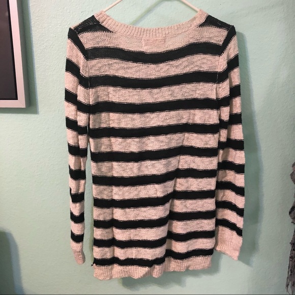 ✨2/$25 Hippie Rose Black and White Striped Sweater - Picture 3 of 3